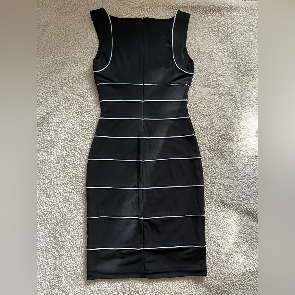 White House Black Market Instantly Slimming Dress, Size 2 - Picture 6 of 6